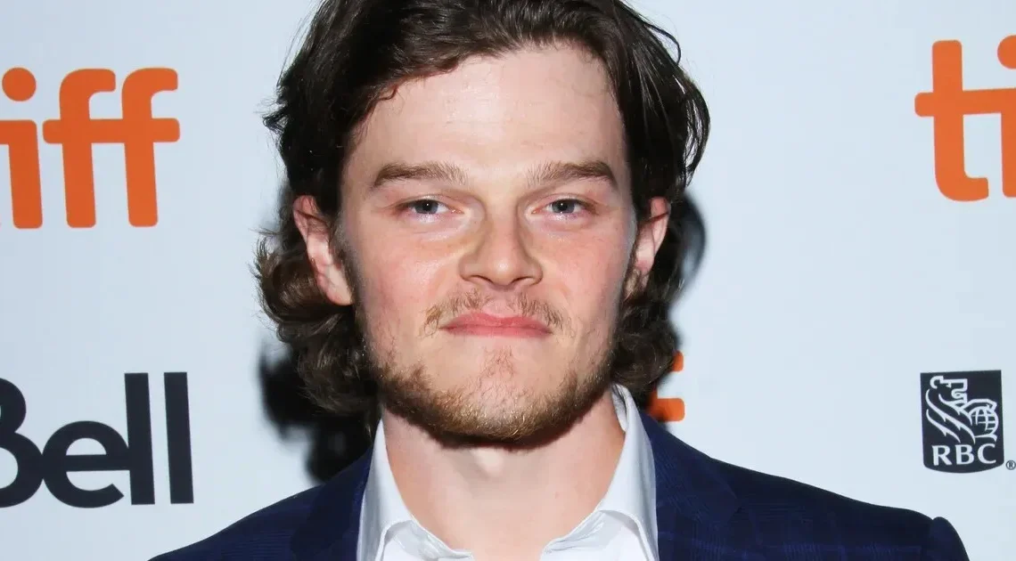 Robert Aramayo Biography: Age, Height, Movies, TV Shows, Net Worth, Parents, Girlfriend, Awards