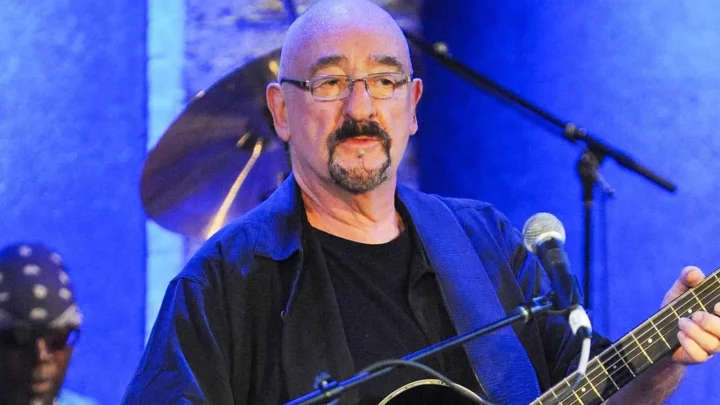 Dave Mason Biography: Age, Net Worth, Height, Wife, Kids, Albums, Career, Real Name, Songs