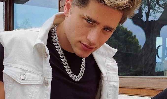 Emilio Martínez Biography: Age, Net Worth, Height, Ex-Girlfriend, Twin, Siblings, Career, Real Name