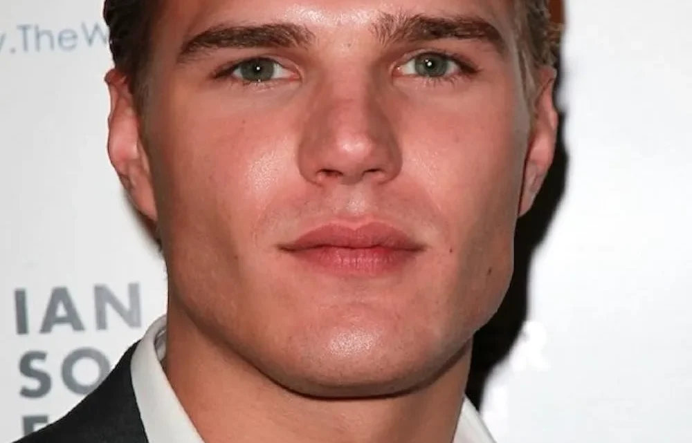 Chris Zylka Biography: Age, Net Worth, Height, Ex-Fiancée, Movies, TV Shows, Career, Real Name