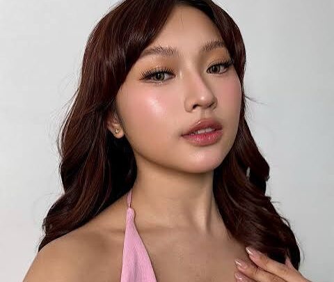 Angela Muji Biography: Age, Height, Instagram, Boyfriend, Ethnicity, Net Worth, Parents
