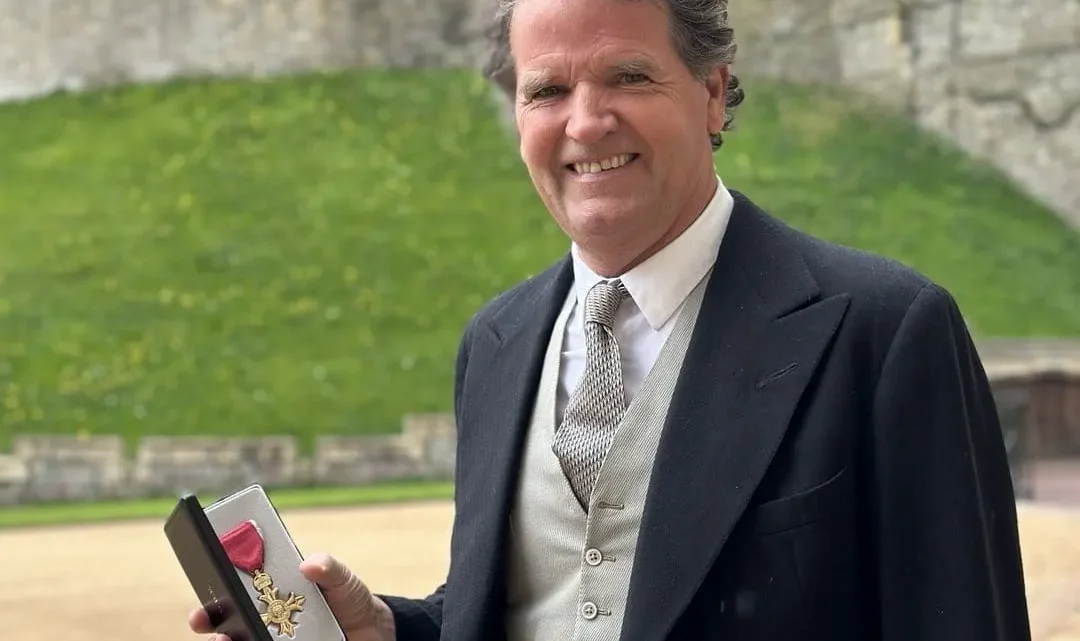 Tom Stuart-Smith Biography: Height, Ethnicity, Age, Net Worth, Parents, Books, Children, Wife
