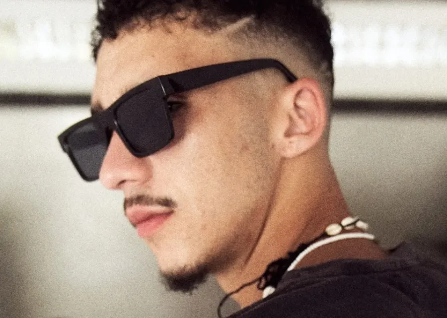 Elliot Crawford Biography: Height, Ethnicity, Age, Net Worth, Siblings, Parents, Songs, Husband