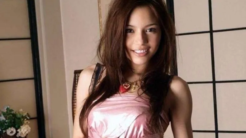 Erika Momotani Biography: Age, Net Worth, Height, Children, Height, Parents, Siblings