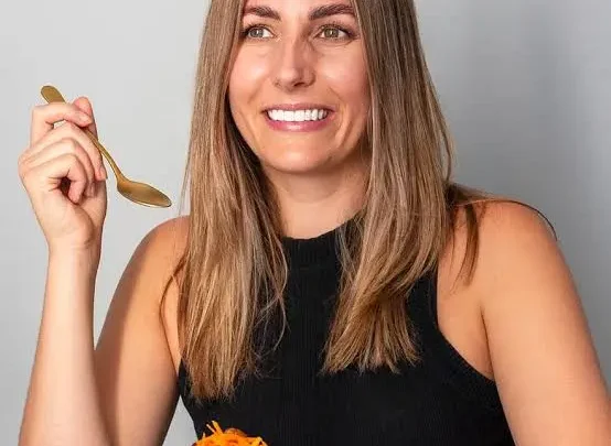 Sarah Cobacho Biography: Height, Ethnicity, Age, Net Worth, Boyfriend, Parents, YouTube, Books, Husband
