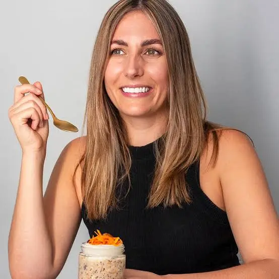 Sarah Cobacho Biography: Height, Ethnicity, Age, Net Worth, Boyfriend, Parents, YouTube, Books, Husband