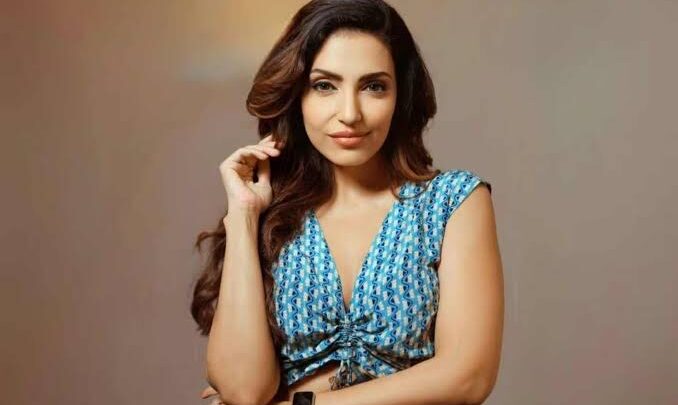 Navina Bole Biography: Daughter, Awards, Height, Movies, Ethnicity, Parents, Net Worth, Age, Husband