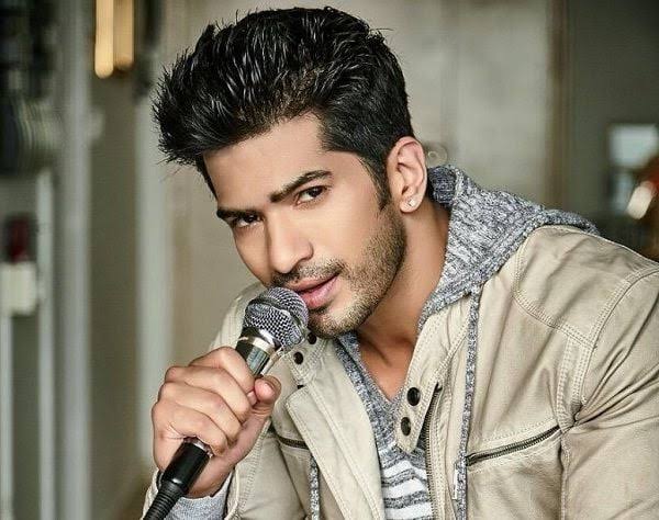 Amit Tandon Biography: Siblings, Religion, Ethnicity, Height, Parents, Movies, Songs, Net Worth, Age, Wife