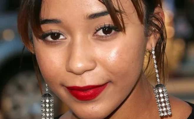 Zoë Soul Biography: Age, Net Worth, Height, Siblings, Career, Awards, Husband, Movies, TV Shows