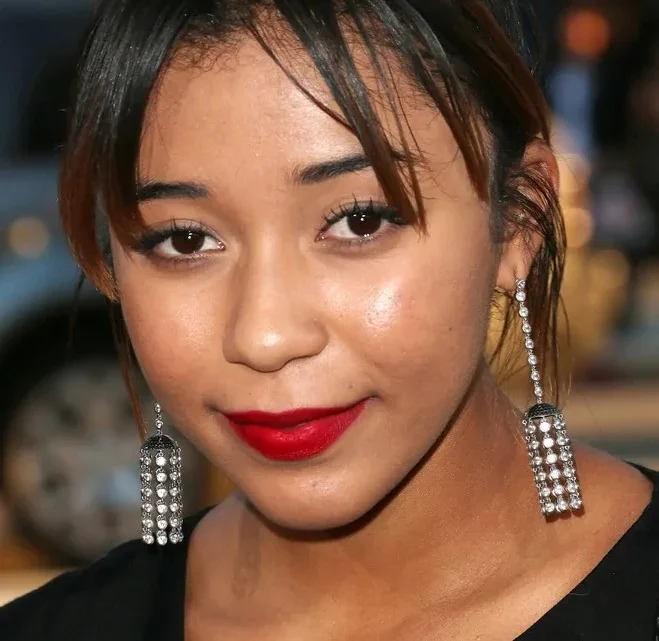 Zoë Soul Biography: Age, Net Worth, Height, Siblings, Career, Awards, Husband, Movies, TV Shows