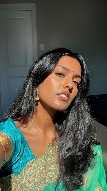 Dhivya Sri - Biography