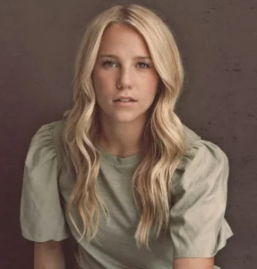 Avery Anna - Biography