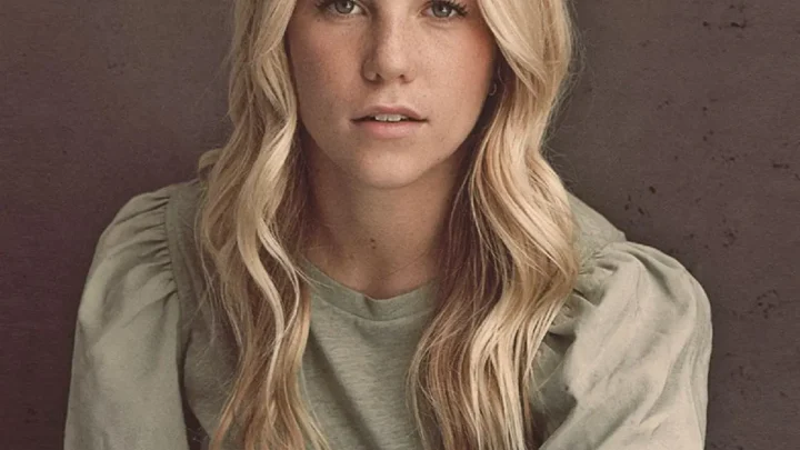 Avery Anna Biography: Age, Height, Net Worth, Parents, Songs, Albums, Career, Instagram, Boyfriend