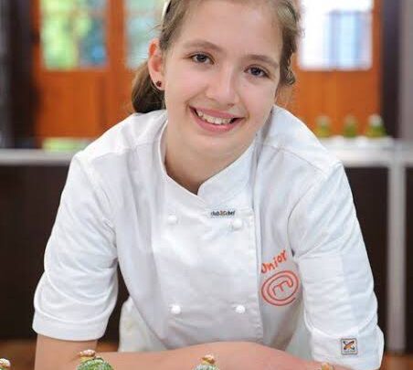 Isabella Bliss Biography: Ethnicity, TV Shows, Twin Sister, Instagram, Net Worth, Age, Cookbooks, Boyfriend