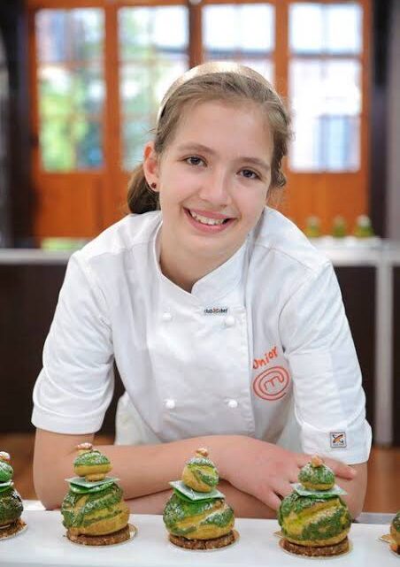 Isabella Bliss Biography: Ethnicity, TV Shows, Twin Sister, Instagram, Net Worth, Age, Cookbooks, Boyfriend