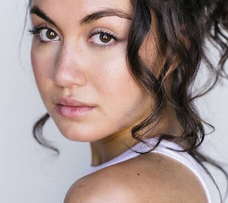 Meg DeLacy Biography: Height, Songs, Awards, Parents, Net Worth, Ethnicity, Boyfriend, Movies, Age