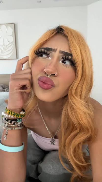 badbishlily, Lilyy - Biography