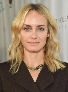 Amber Valletta - Biography