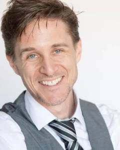 Yuri Lowenthal - Biography