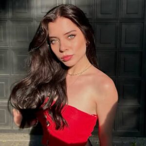 Samantha Vázquez - Biography