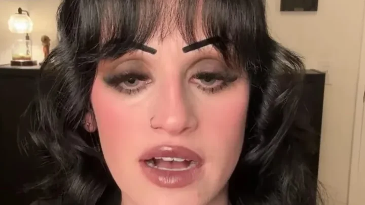Brookesharks Biography: Age, Boyfriend, YouTube Commentary, Net Worth, Instagram, TikTok