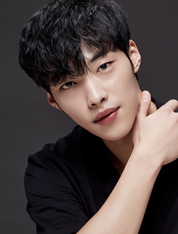 Woo Do-hwan - Biography