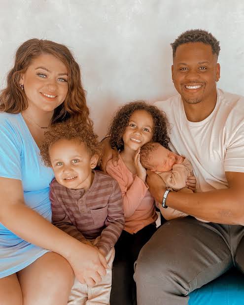 The J Family Biography: Salary, Girlfriend, Age, Height, Net Worth, Members, Nationality