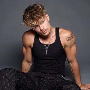 Vik White - Biography