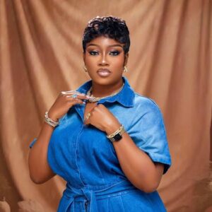 Sheyi Ashekun - Biography