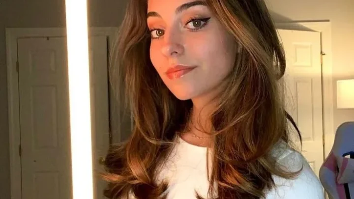 Léa Martinez Biography: Age, Net Worth, Height, Boyfriend, TikTok, Cosplay, Career, Instagram