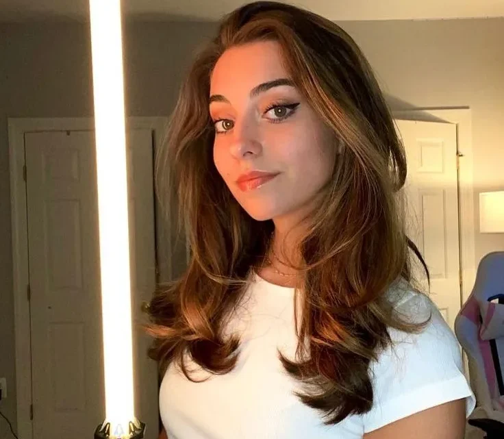 Léa Martinez Biography: Age, Net Worth, Height, Boyfriend, TikTok, Cosplay, Career, Instagram