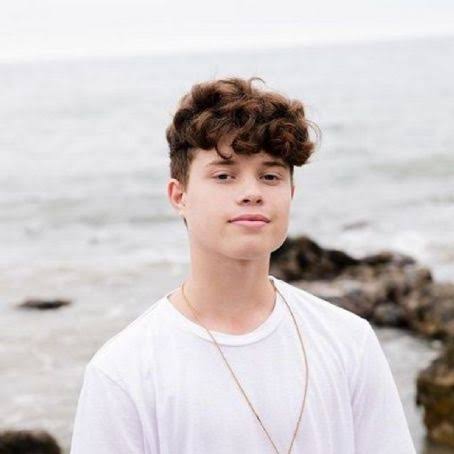Jakob Magnus - Biography