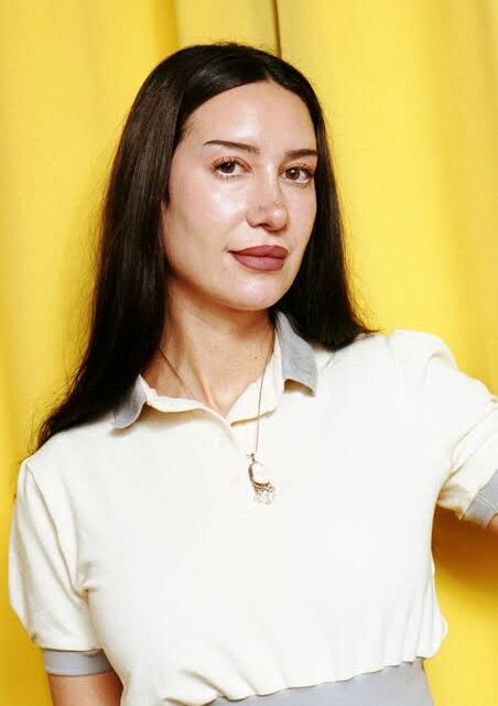 Julia Wolf Biography: Instagram, Songs, Ethnicity, Age, Ethnicity, Parents, Net Worth, Awards, Boyfriend