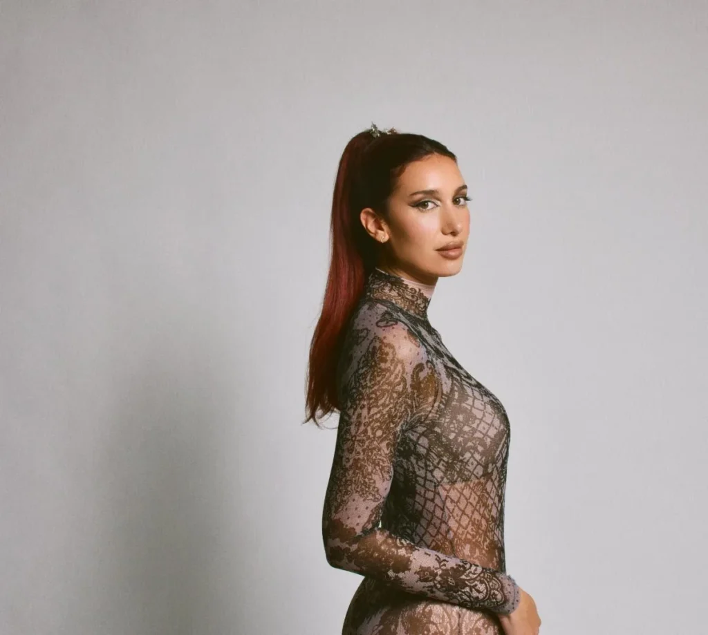 Julia Wolf - Biography