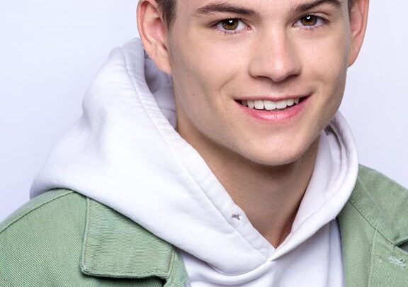 Preston Oliver Biography: Age, Net Worth, Height, Girlfriend, Parents, Movies, TV Shows