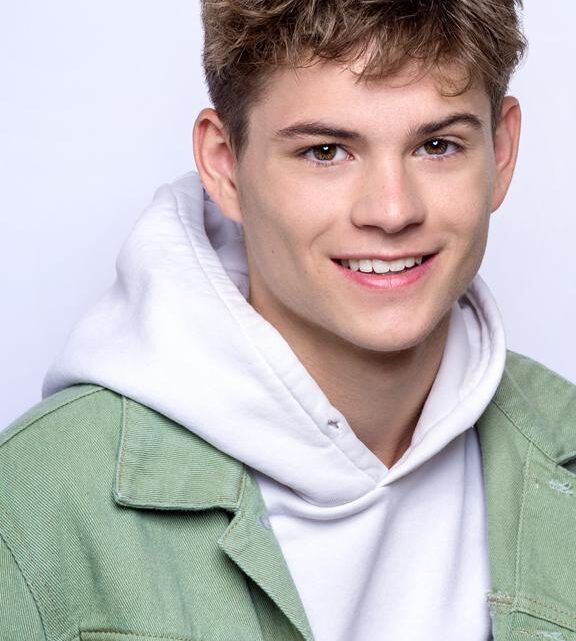 Preston Oliver Biography: Age, Net Worth, Height, Girlfriend, Parents, Movies, TV Shows