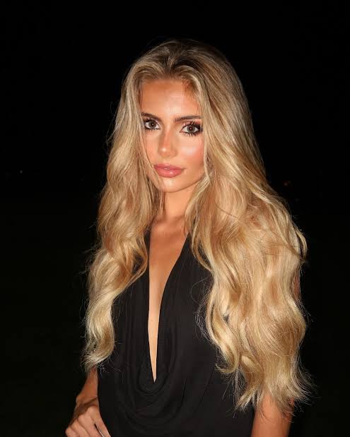Izzy Darnell - Biography