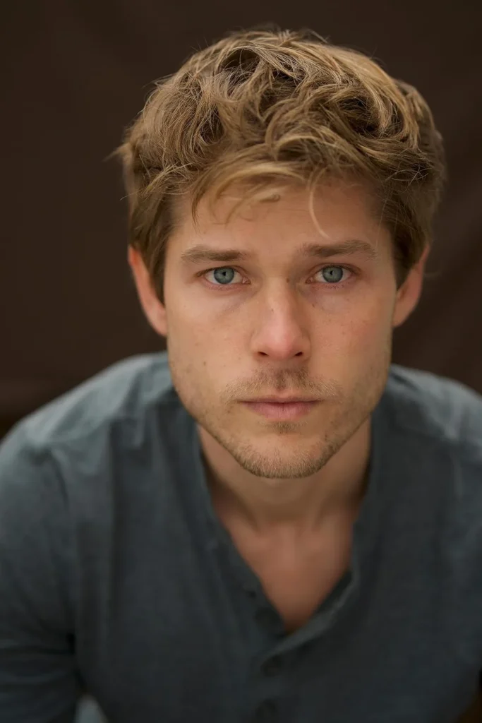 Mason Dye - Biography