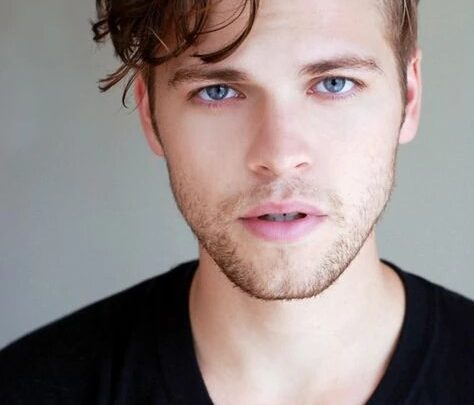 Alexander Calvert Biography: Religion, Height, Awards, Wife, Movies, Parents, Ethnicity, Net Worth