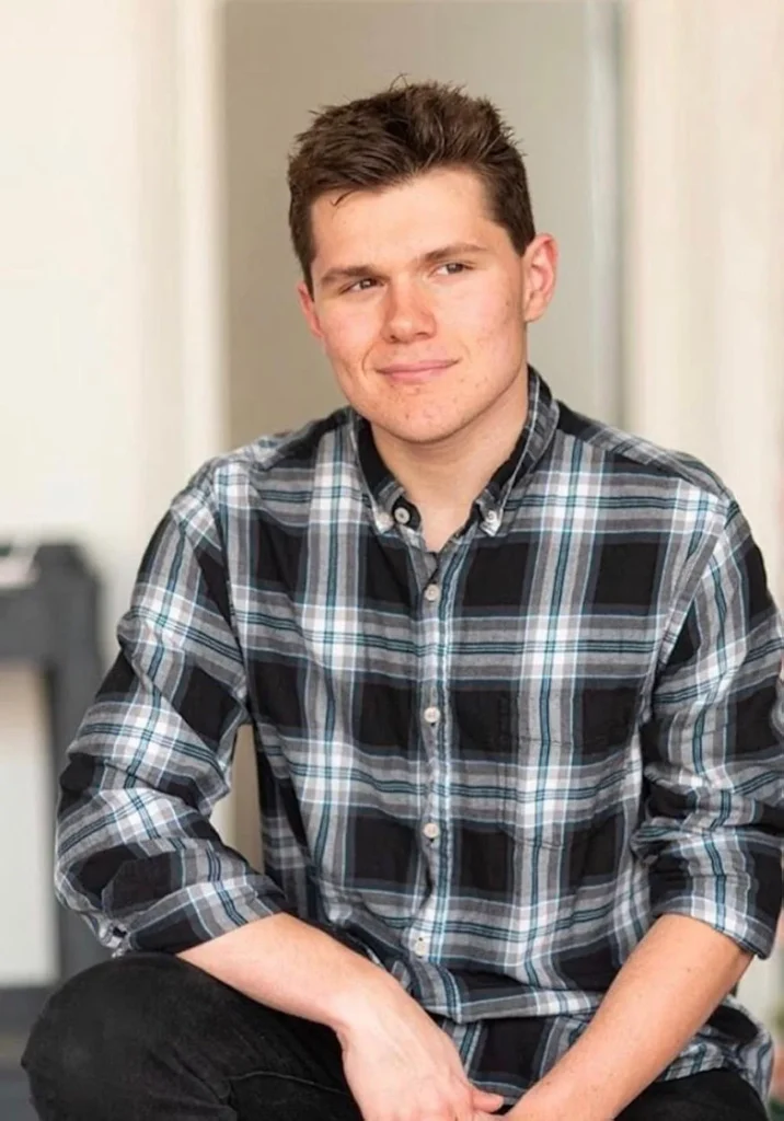 Robert Capron - Biography