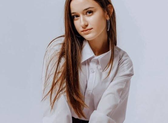 Adela Borș Biography: Instagram, Net Worth, Age, Height, Songs, Ethnicity, Parents, Religion, Boyfriend
