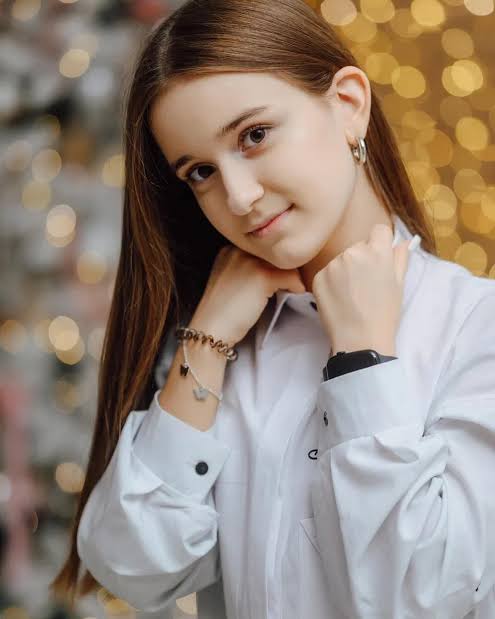 Adela Borș - Biography