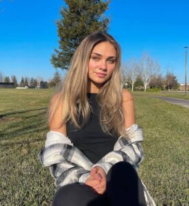 Ariana Lee
