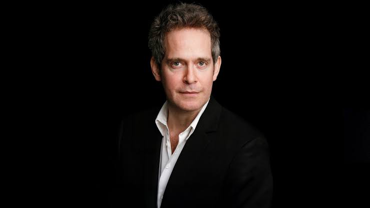 Tom Hollander - Biography