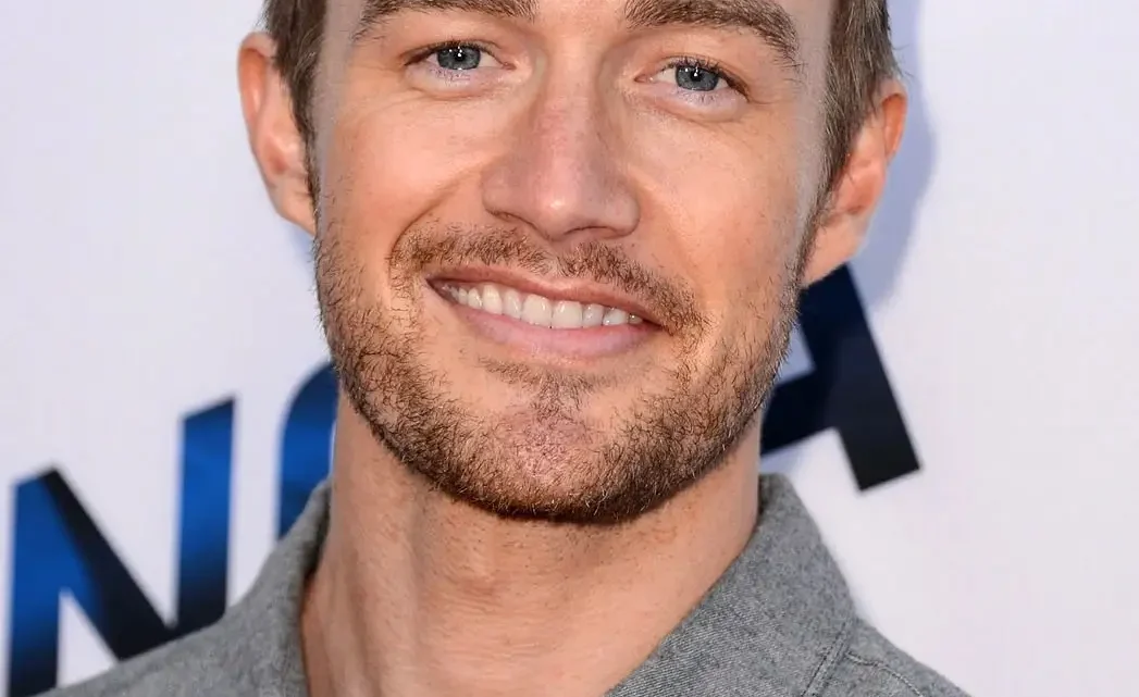 Robert Buckley Biography: Modelling Career, Age, Wife, Children, Parents, Instagram, Net Worth, Height, Movies & TV Shows