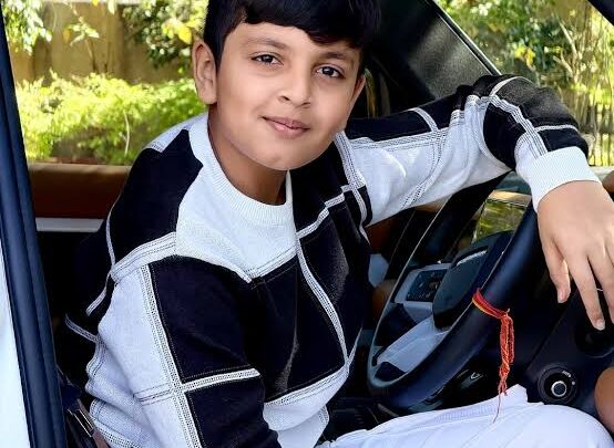 Aayu Kalra Biography: Parents, Net Worth, Age, Girlfriend, YouTube, Ethnicity, Height, Awards
