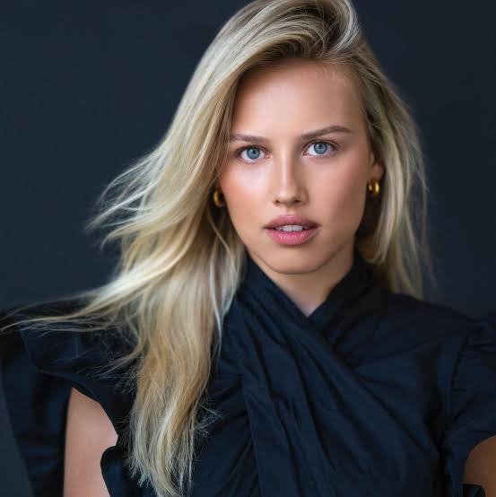 Gracie Dzienny - Biography
