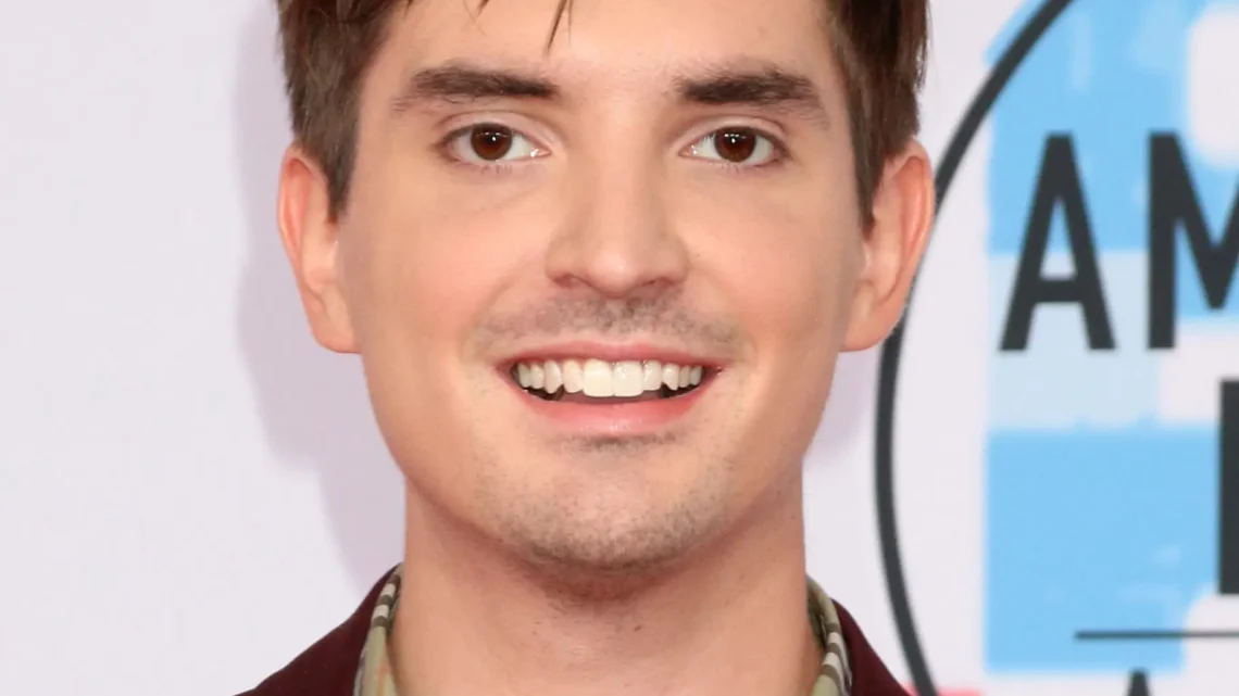 Zach Sang Biography: Height, Age, Boyfriend, Parents, Net Worth, Siblings, Instagram, Content Creation
