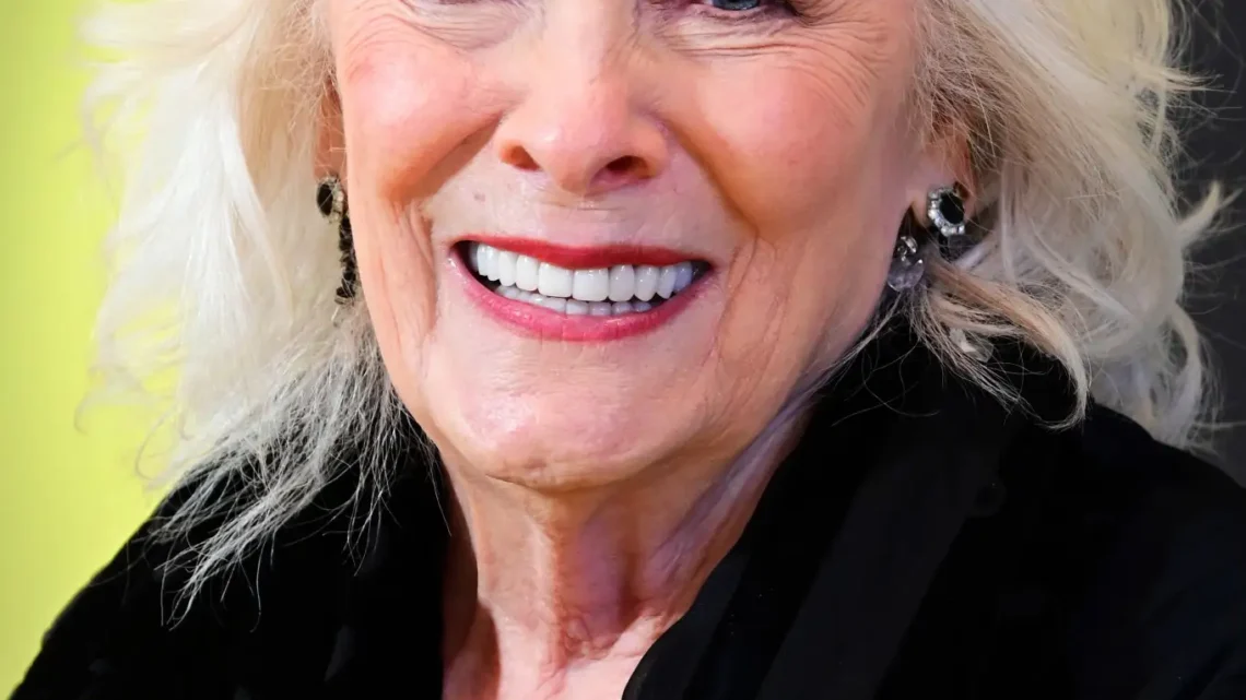 Betty Buckley Biography: Age, Net Worth, Height, Parents, Cats, Movies & TV Shows, Husband, Songs