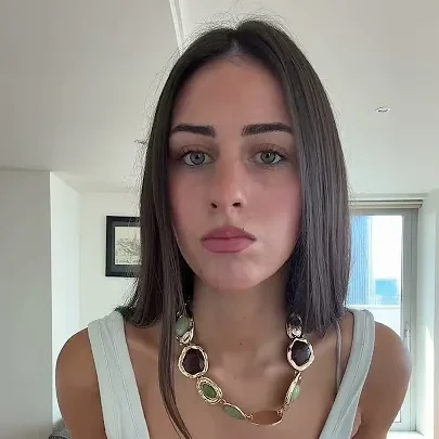 Freya Loren Biography: Age, Net Worth, Height, Parents, TikTok, Boyfriend, YouTube, Career